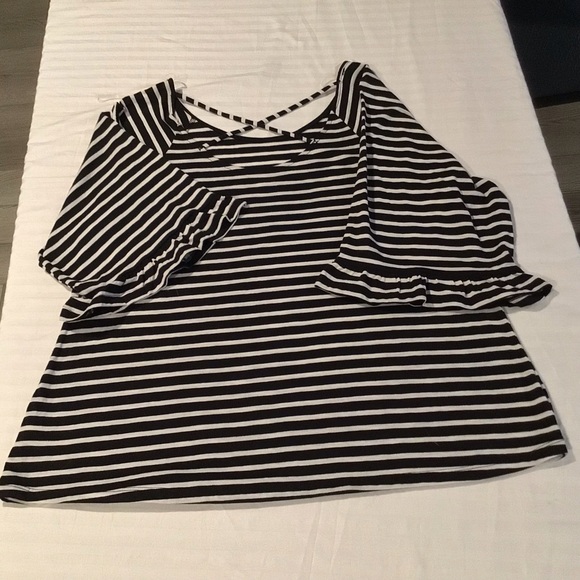 A.N.A. Black and white top. - Picture 1 of 5